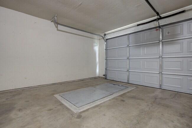 Building Photo - 2028 Old Central Dr