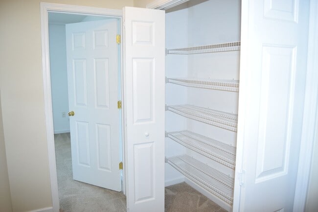 Building Photo - Spacious 2BR 2.5BA Townhome In Prime Location!