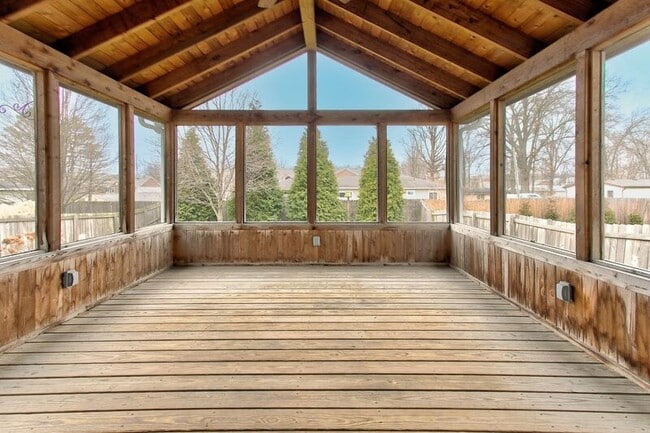 Building Photo - 8573 Olenbrook Dr