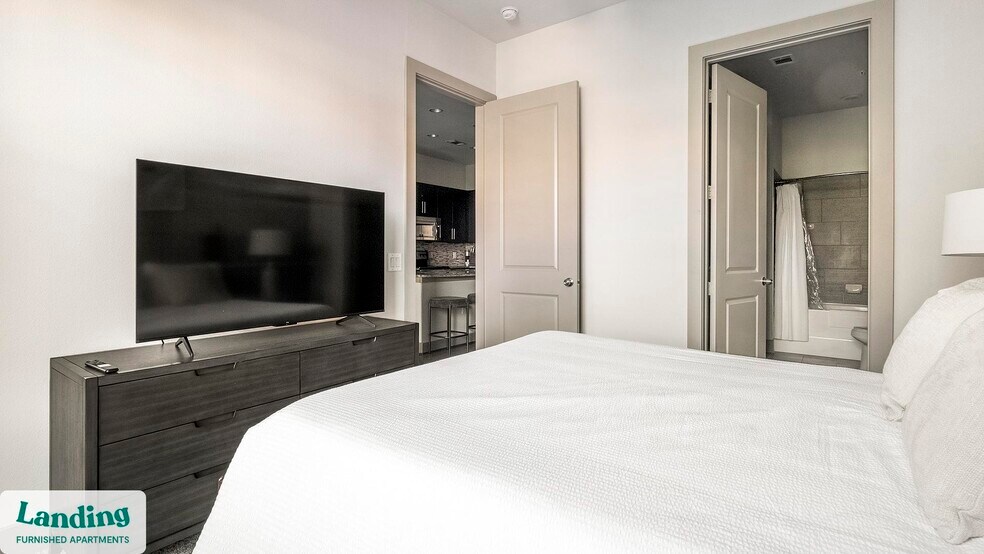 Building Photo - 2626 Fountain View Dr