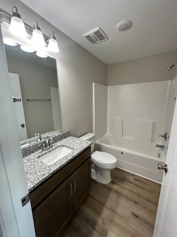 Building Photo - 300 Gardenview Ln