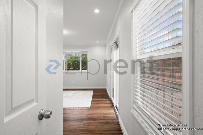 Building Photo - 3606 Barrett Ave