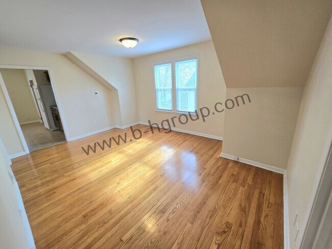Building Photo - 609 45th St