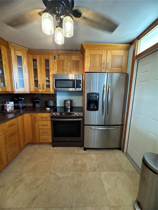 Building Photo - 3545 NE 166th St