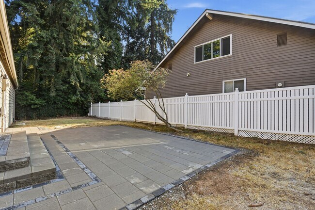 Building Photo - 13905 121st Ave NE