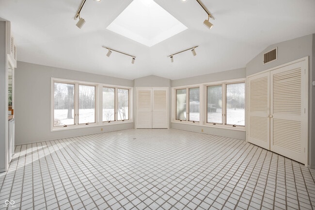 Building Photo - 3731 W 106th St