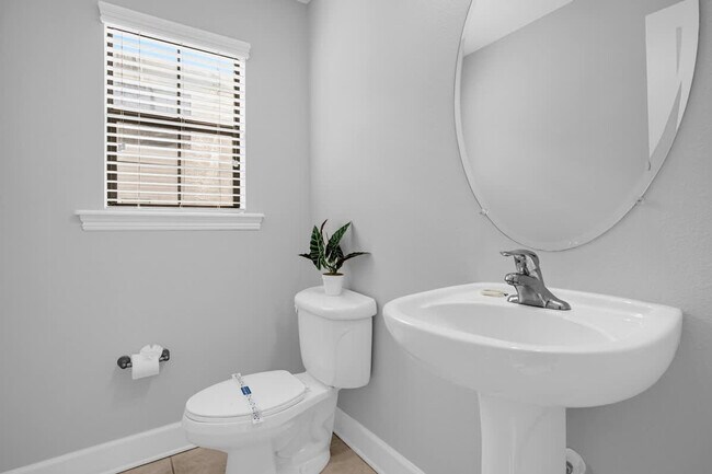 Building Photo - 14590 Damai Ln