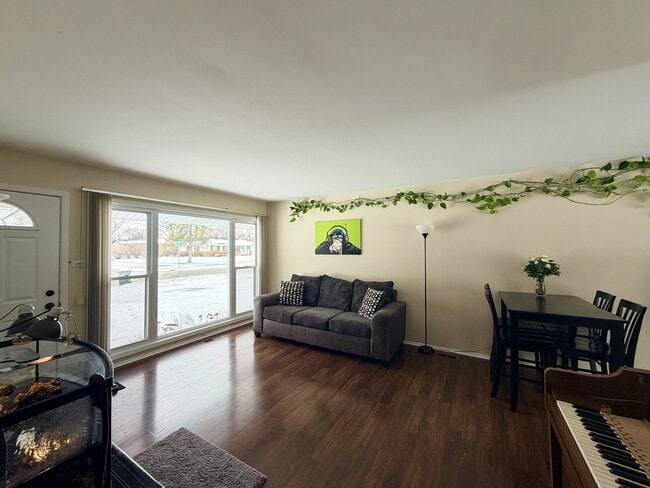 Building Photo - 635 Morton St