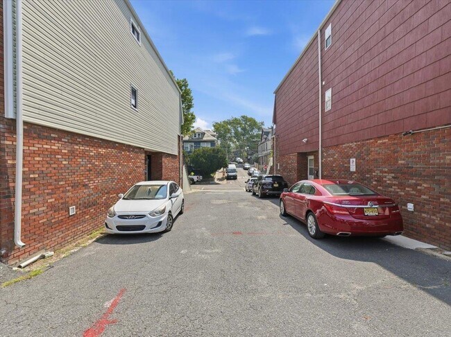 Building Photo - 59 Hauxhurst Ave