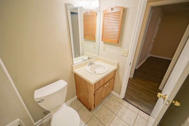 Building Photo - 2 bed 2 bath Sublease