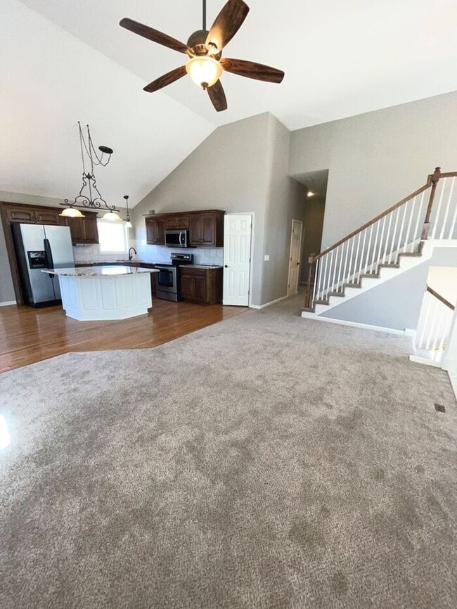 Building Photo - 5 Bedroom, 3 Bathroom California Split Sty...