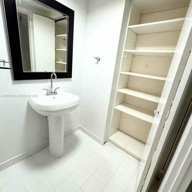 Building Photo - Southwest 1st Court, Miami, FL 33130 - 2 BR 2 BA condo