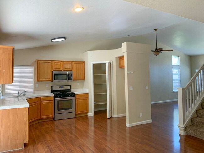 Building Photo - RENT REDUCED on 4 Bedroom with Huge Backyard!!!