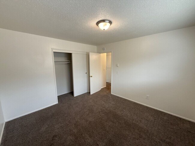 Building Photo - 3930 Iberis St NE