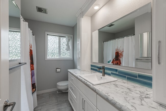 Building Photo - 29889 Riverview Dr