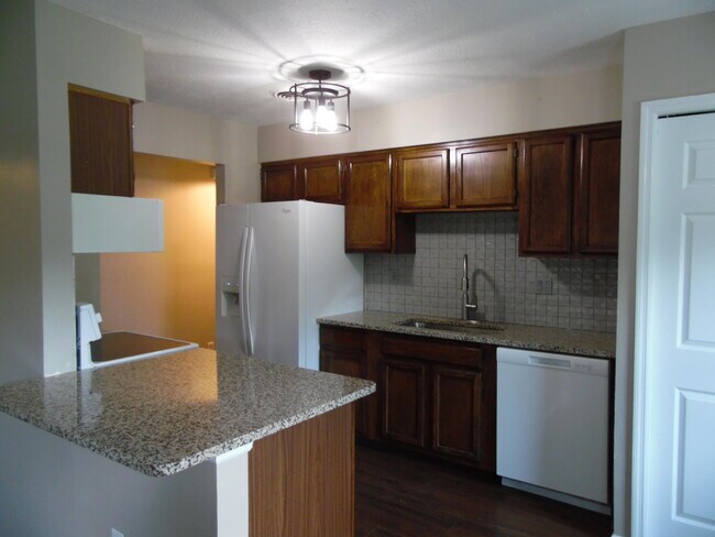 Building Photo - 904 Wyndham Hills Dr