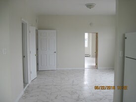 Building Photo - 185 Benziger Ave