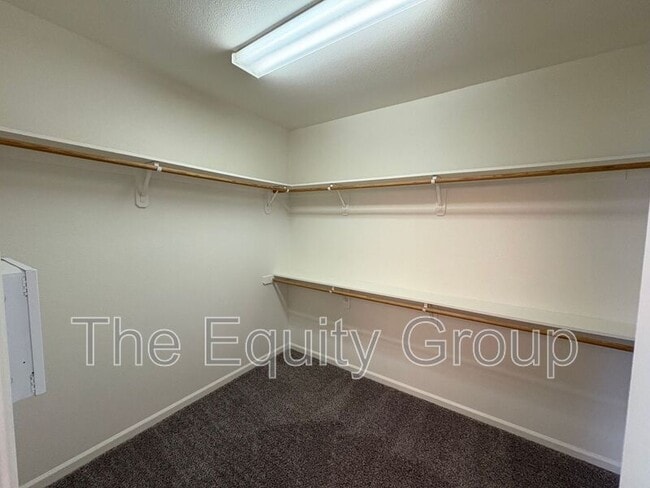 Building Photo - 2650 S Peppertree St