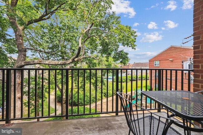 Building Photo - 5909 Quantrell Ave