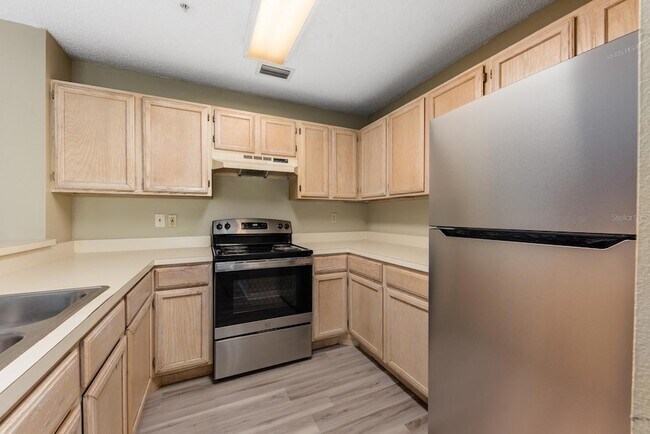 Building Photo - 4057 Crockers Lake Blvd