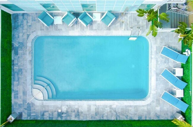 Building Photo - Resort-Style 1-Bedroom Apartment in Prime ...