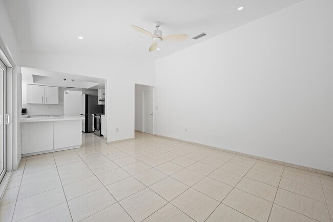 Building Photo - 9515 SW 118th Ct