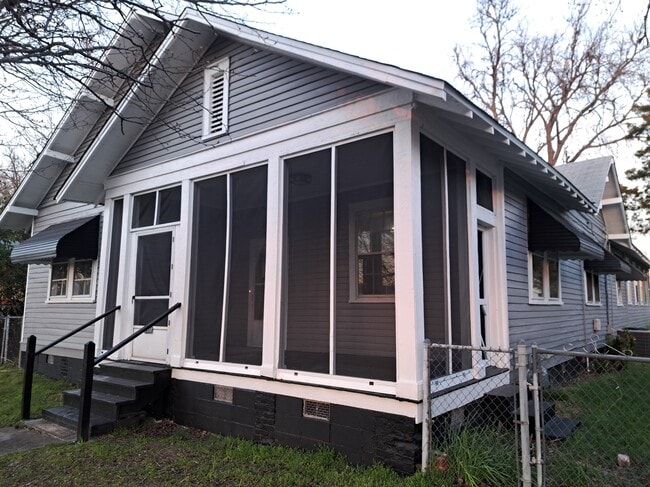 Building Photo - 3548 1st Ave