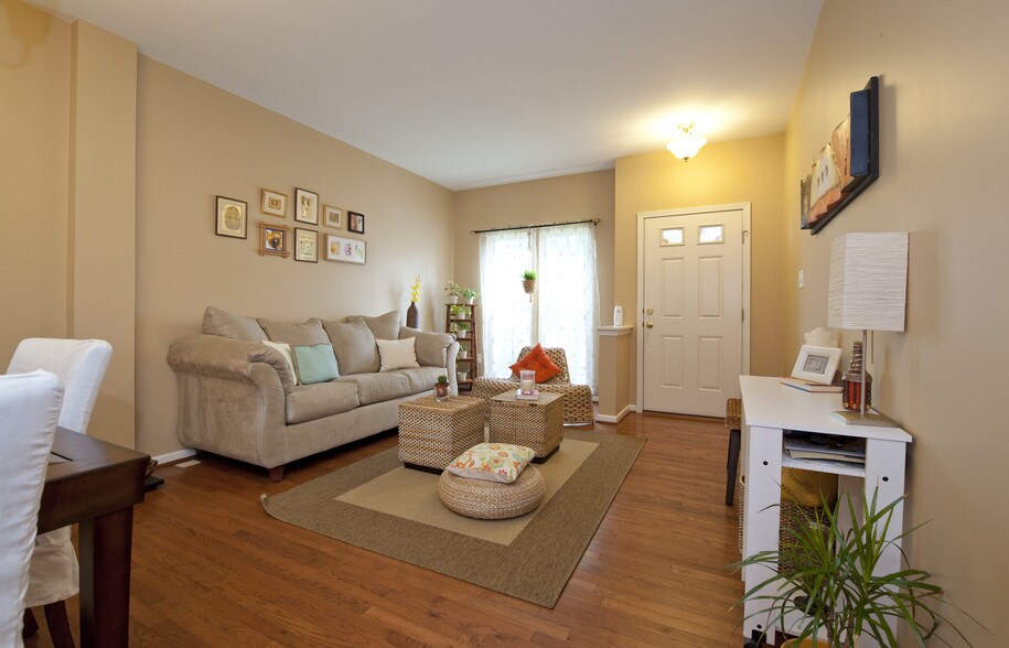 Living Room - 78 N Savanna Dr