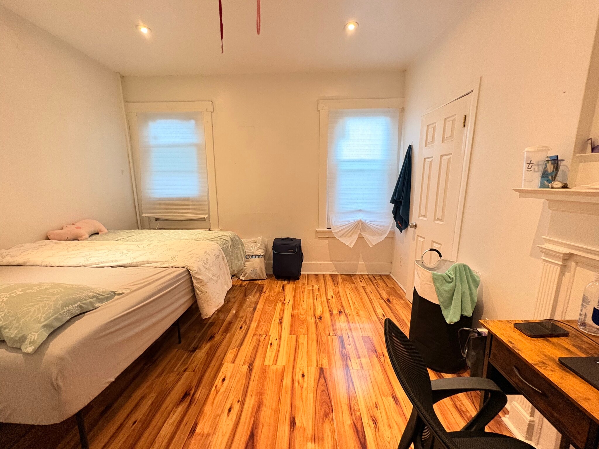 Building Photo - 5818 Hobart St