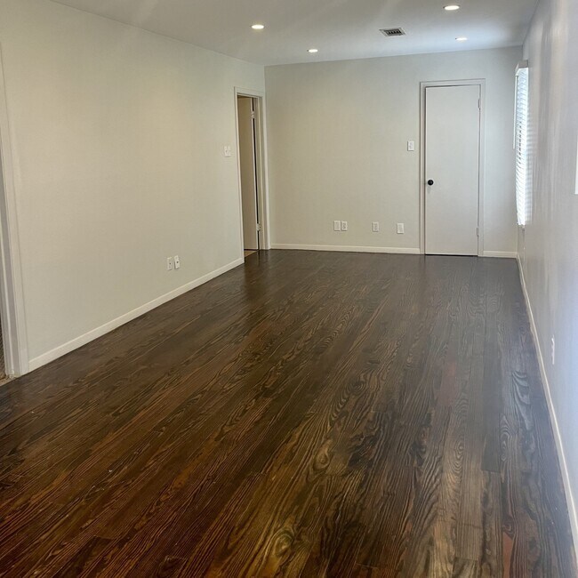 Building Photo - 2015 South Blvd