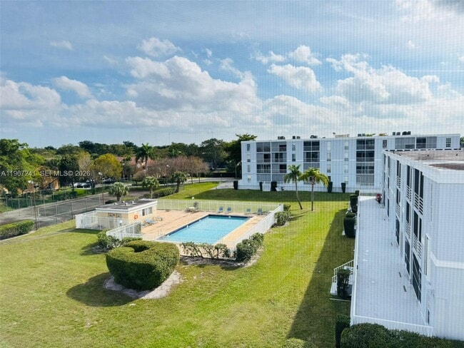 Building Photo - 7980 N French Dr