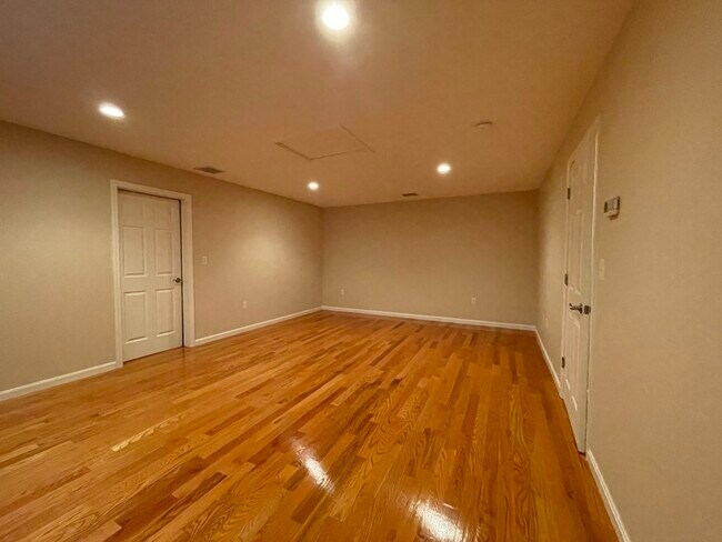 Building Photo - 53 Brewster Rd