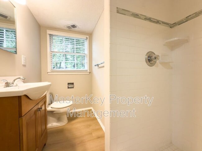 Building Photo - 544 Ellynn Dr
