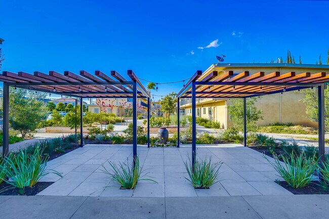 BBQ Area - Apartments close to Downtown LA with Gym, BBQ Area, Laundry Facilities and More!