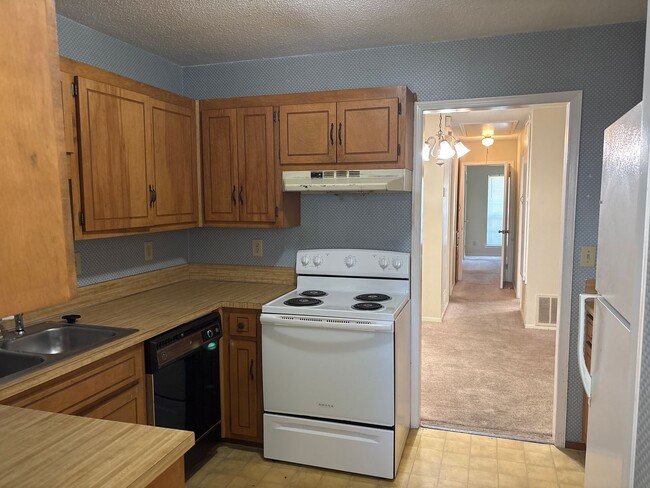 Building Photo - 5768 Worchester Dr