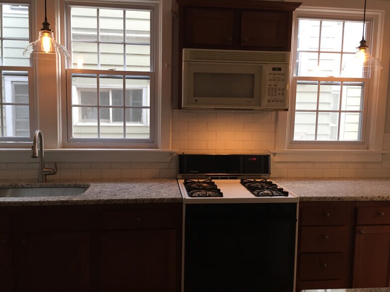 Building Photo - 940 Westcott St