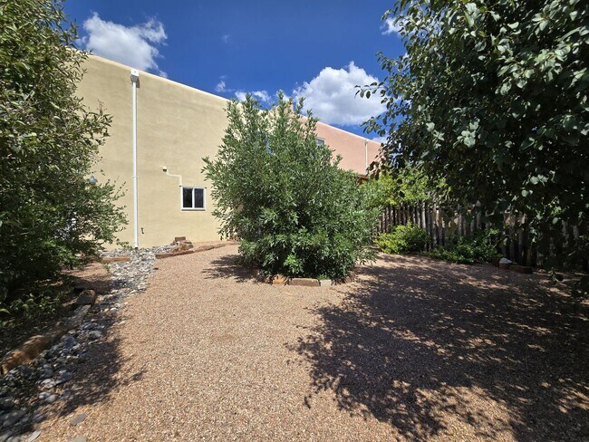 Building Photo - 2582 Camino San Patricio