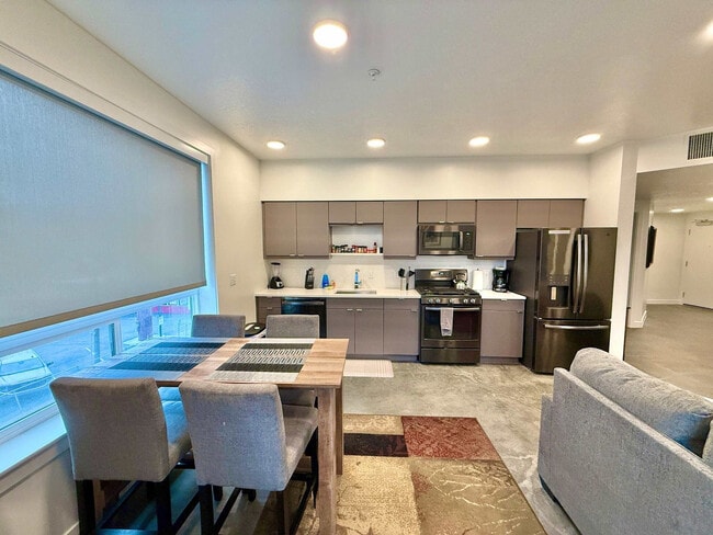 Building Photo - 385 S 400 E