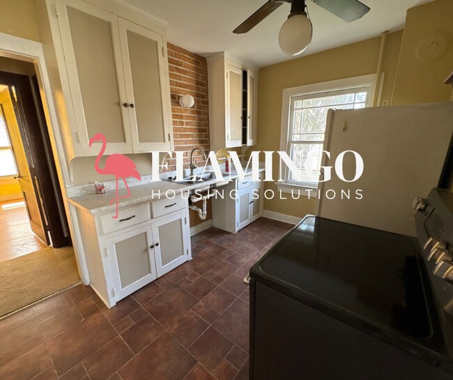 Building Photo - “Massive 8-Bedroom Home in Dayton – Rare Multi-Level Living Space”