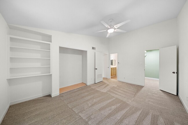 Building Photo - 5711 Sugar Hill Dr