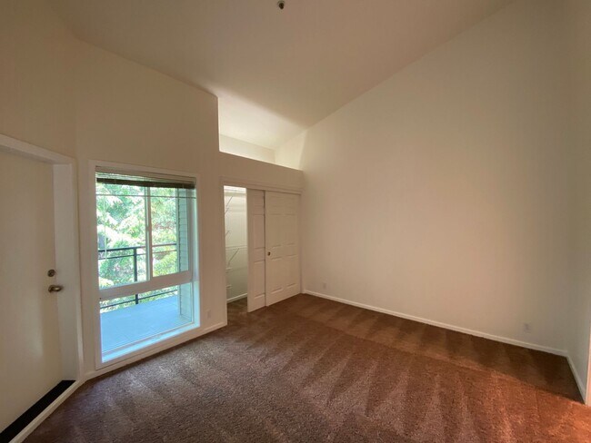 Building Photo - 2 Bed 3 Bath Condo at Galleria in the Hear...