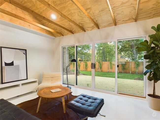 Building Photo - 6007 Leisure Run Rd