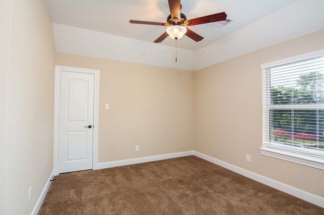 Building Photo - 34 Canoe Bend Ct