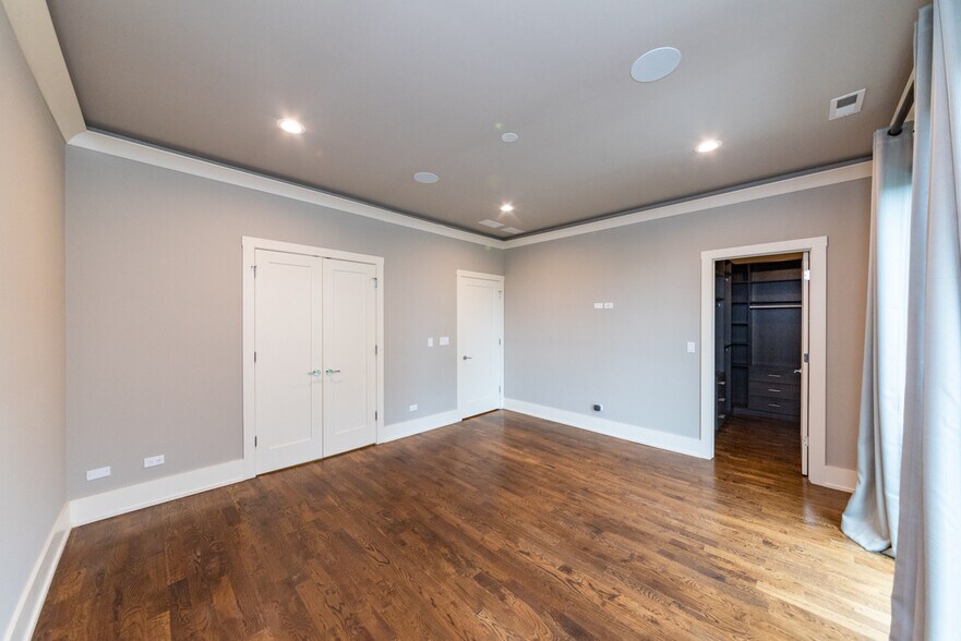 Building Photo - 4021 S Ellis Ave