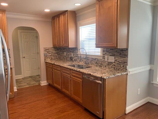 Building Photo - 1205 Dexter Ridge Dr