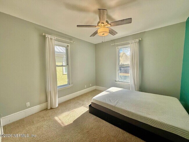 Building Photo - 134 E 6th St