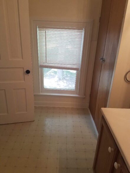 Building Photo - 115 N 5th St