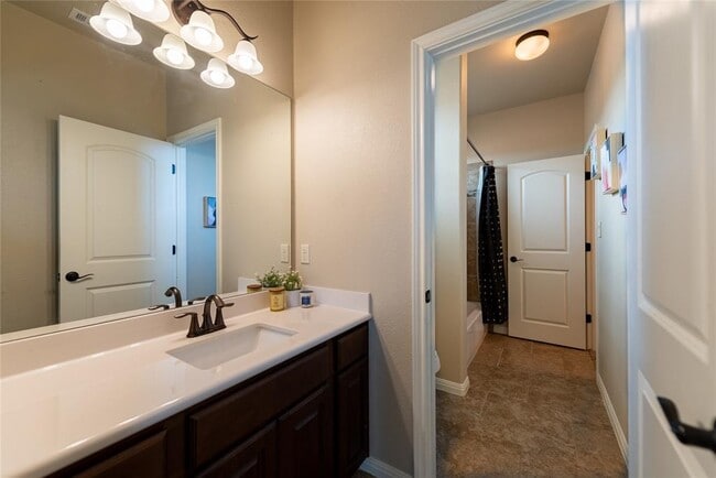 Building Photo - 407 Indianwood Dr