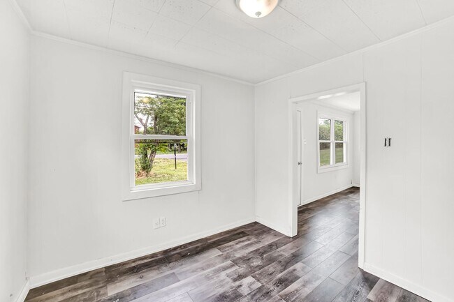 Building Photo - Coming Soon! Charming Cape Cod Near Coloni...