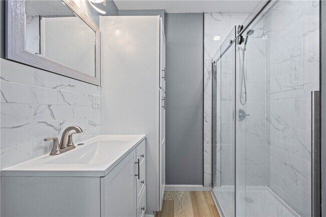 Building Photo - 325 1st St